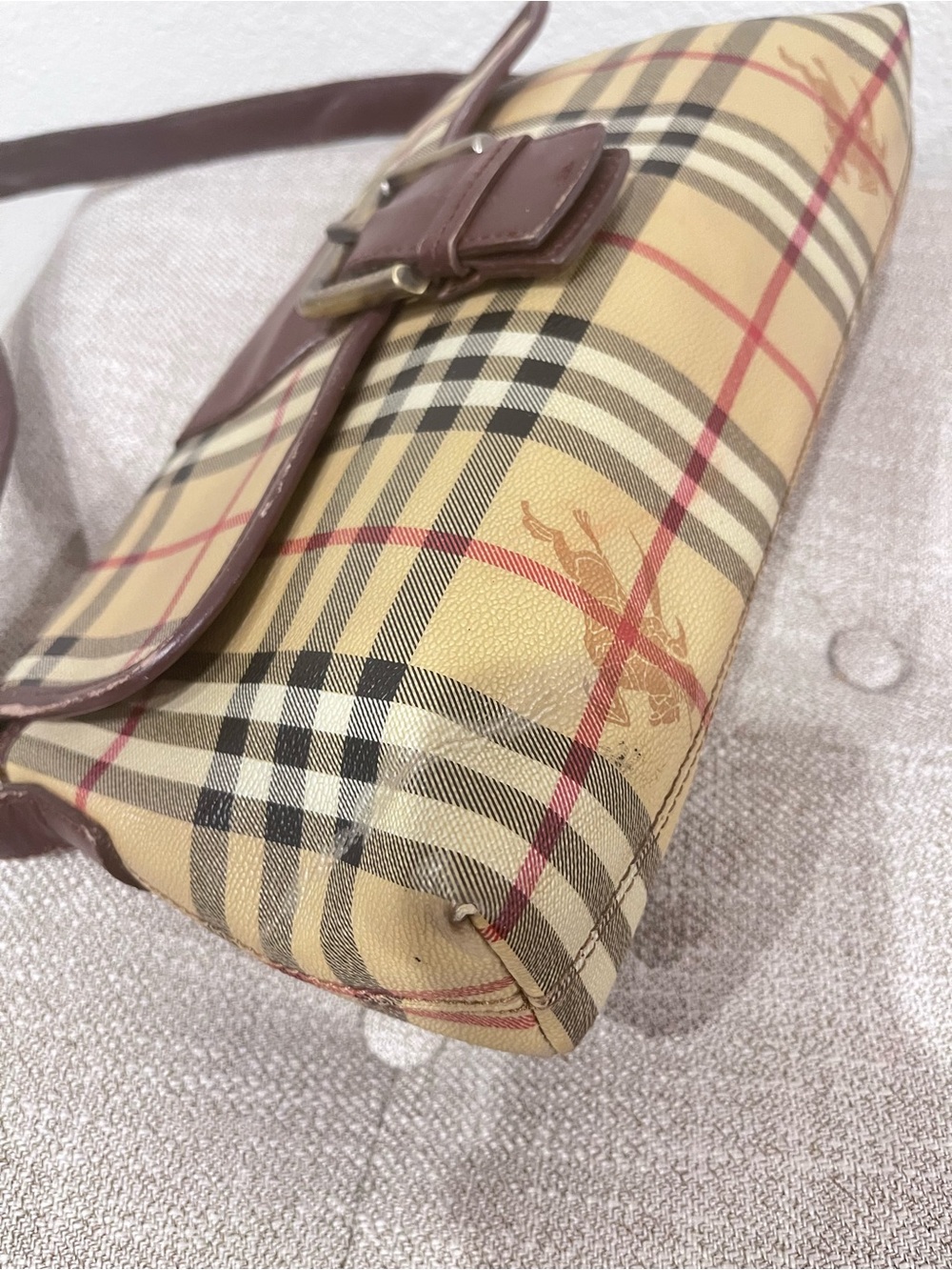 BURBERRY HAYMARKET BUCKLE SHOULDER BAG. - Picture 5 of 14